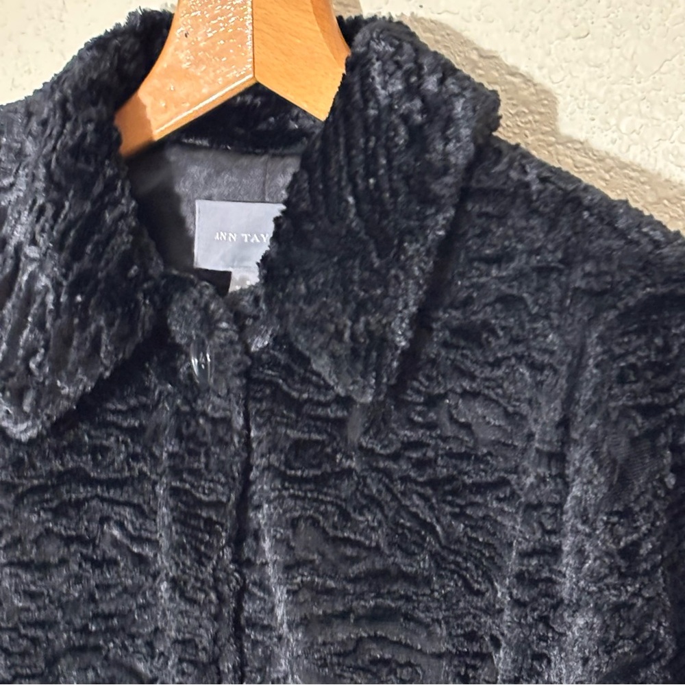 Ann Taylor Black textured faux lambswool full button collared jacket. Women’s S - Picture 3 of 8